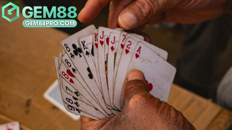 Tiến lên đếm lá